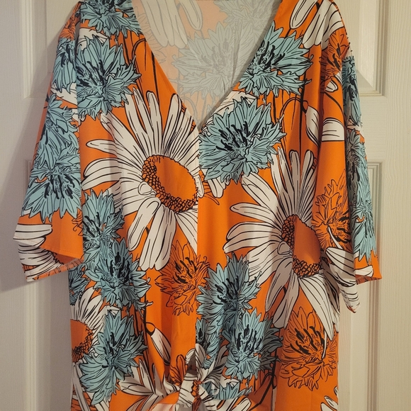 Floral pattern top - Picture 3 of 3